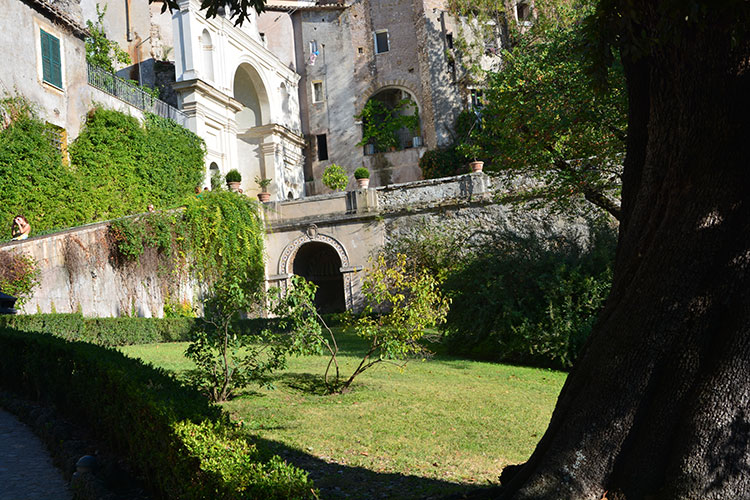 Scorcio con ninfei e Fontana. Villa d'Este. /  PhotoSilvana Matozza, Guido Bonacci.