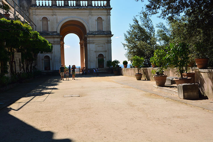 Cenacolo. Una spettacolare loggia-belvedere /  PhotoSilvana Matozza, Guido Bonacci.