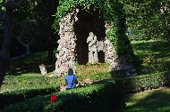 Statua nel Giardino di Villa d'Este./  Photo©Silvana Matozza, Guido Bonacci.