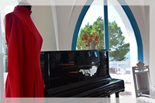 I costumi di La Grande Bellezza in mostra a La Colombaia di Visconti. Isola d'Ischia / Geo Photo Gallery Impressioni Jazz