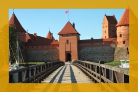 Trakai Bridge. Parco Nazionale di Trakai, Lago Galv e Castello dell'Isola, la "Little Marienburg" lituana  / Geo Photo Gallery Impressioni Jazz