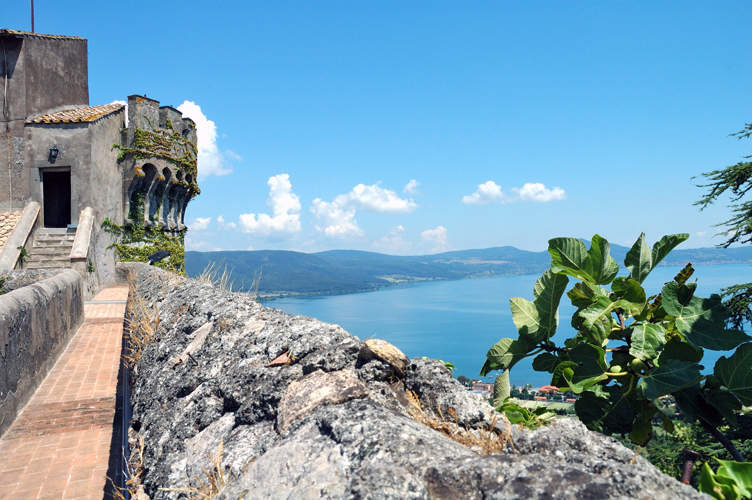 Castello Odescalchi e lago di Bracciano 