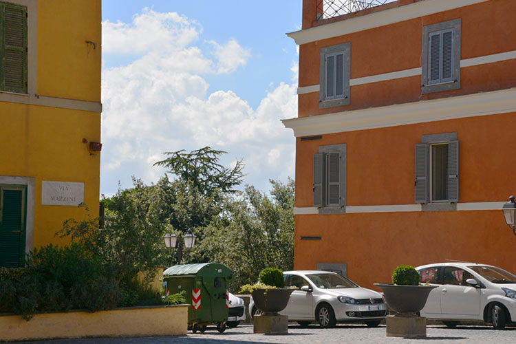 ../Images/Castel-Gandolfo.Piazza-Cavallotti.Scorcio.jpg