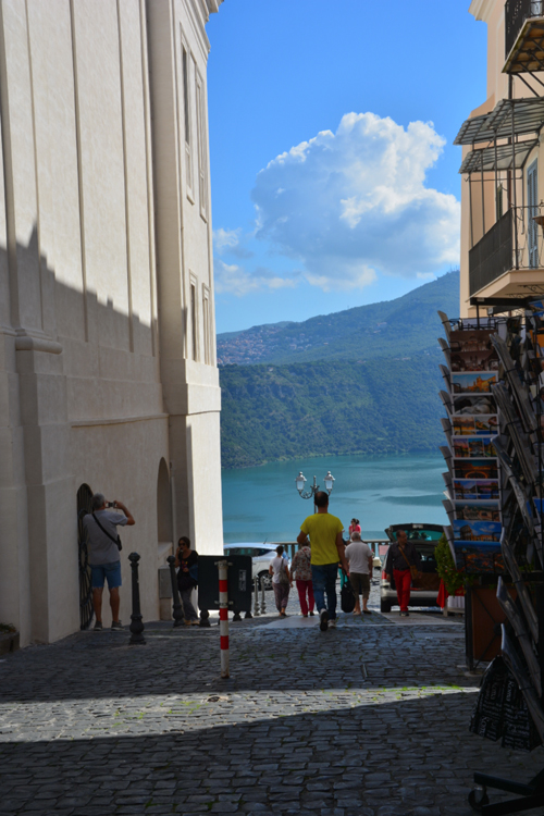 ../Images/Castel_Gandolfo.Stradina-Centro_Storico.jpg