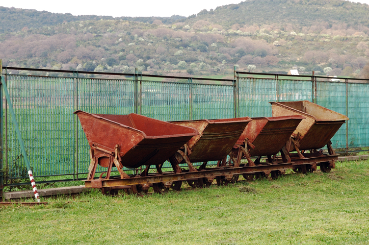 ../Images/carrelli_ex_miniera_Cerveteri.jpg