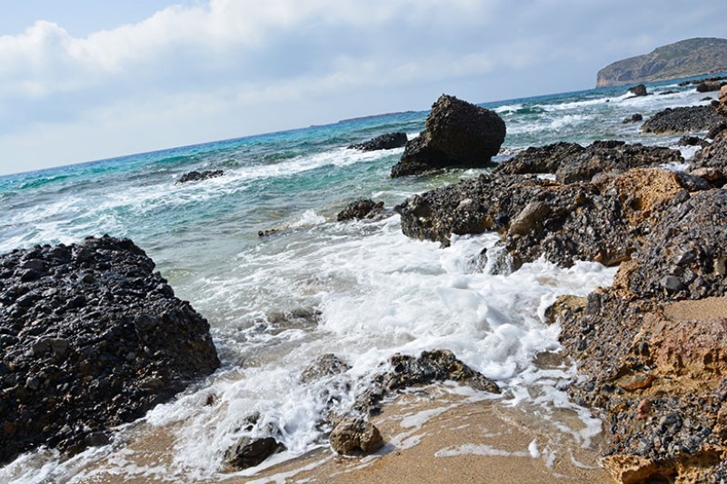 Crete. Agia Paraskevi beach. Un mare aperto, mosso, limpido e schiumoso. PhotoSilvana Matozza, Guido Bonacci