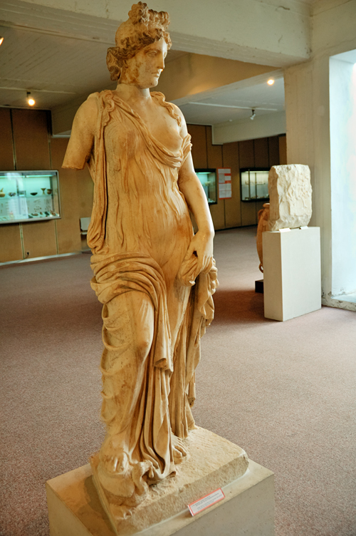 ../Images/Aphrodite.Marble_Statue.Crete.jpg