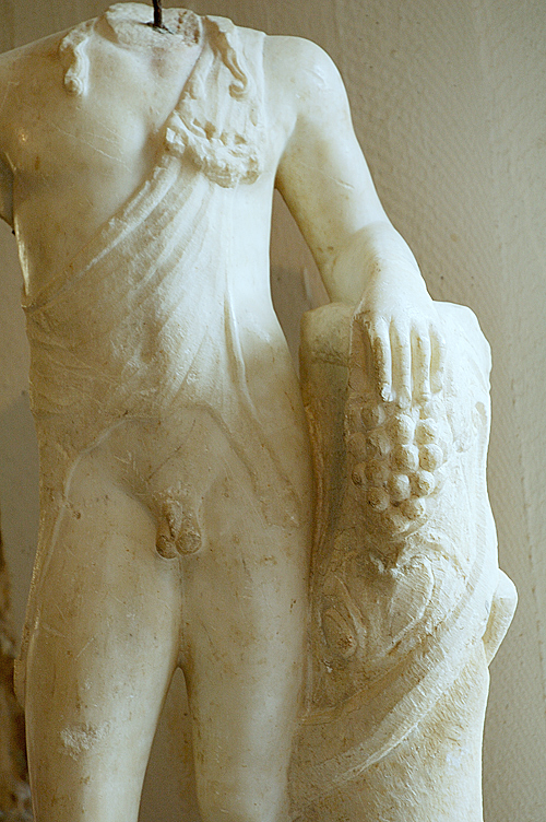 ../Images/Dionysos.Marble_statue.Crete_Island.jpg