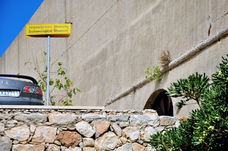 ../Images/Esterno_del_Museo_archeologico_di_Rethymno.Creta.Grecia.jpg