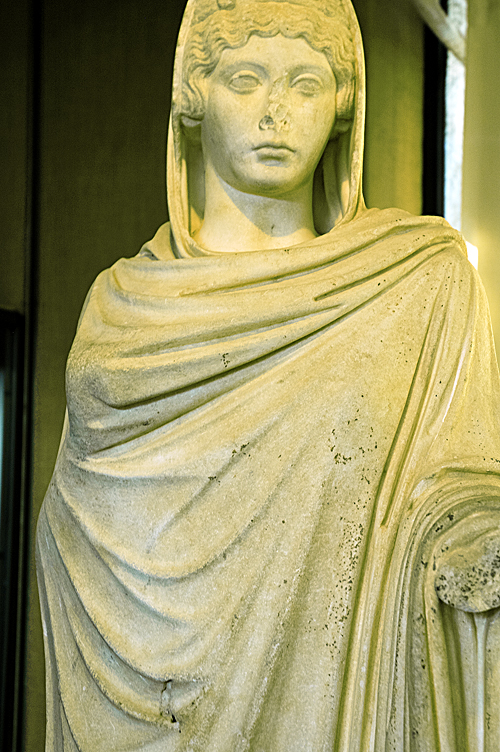 ../Images/Faustina_the_Senior.Statue.Crete.jpg