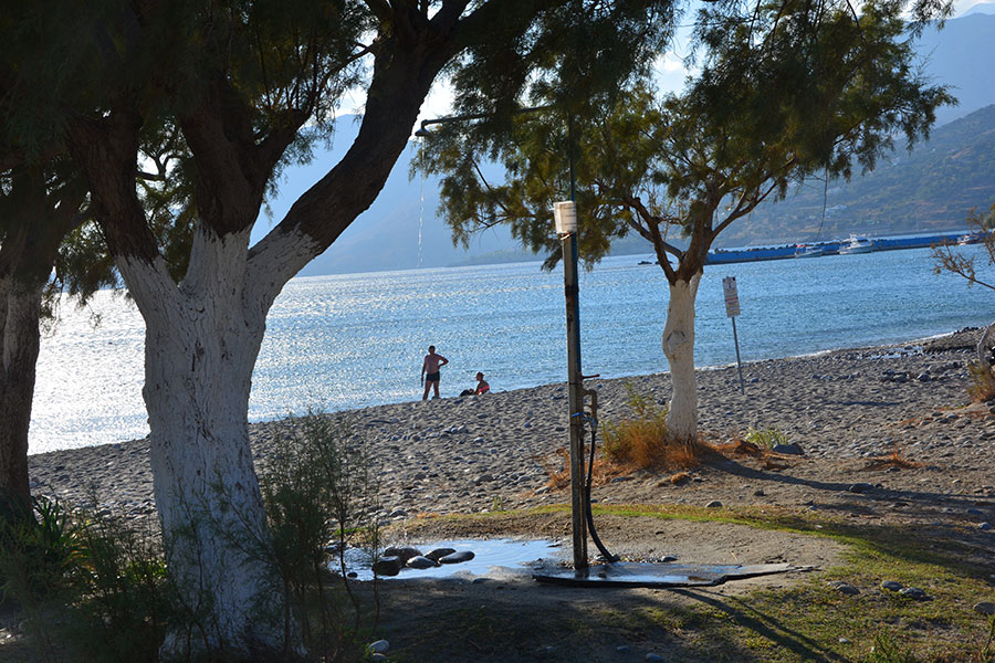 Doccia sulla spiaggia / PhotoSilvana Matozza, Guido Bonacci