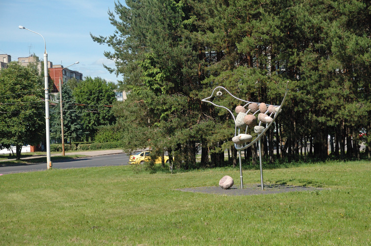 Vilnius. scultura di uccello