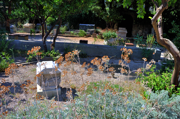 Giardino Archeologico - Archaeological Garden - Rhodes / Photo Silvana Matozza e Guido Bonacci