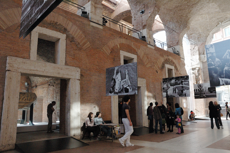 Roma, il Museo dei Fori Imperiali con l'allestimento della mostra su William Kein