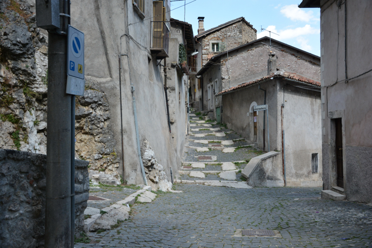 ../Images/Borgo-Antico.Via-MonasteroTagliacozzo.jpg