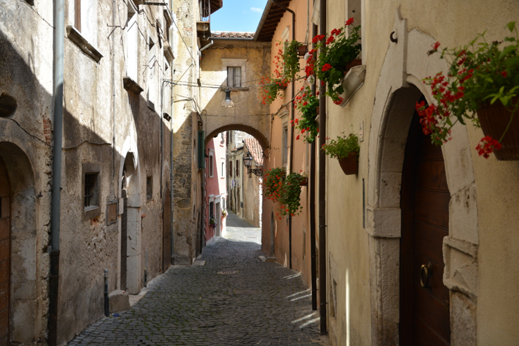 ../Images/Borgo-Vecchio.Vicolo.Tagliacozzo.jpg