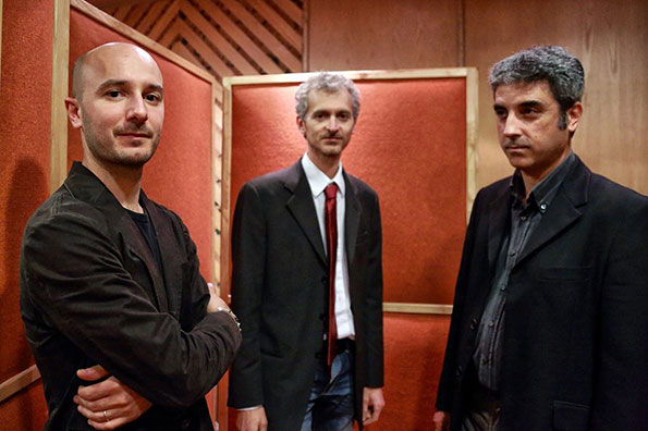 Paolo Recchia (sax), Enrico Bracco (chitarra), Nicola Borrelli (contrabbasso) .